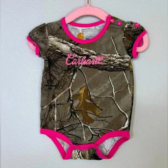 Carhartt Camo Snap Button Onsie Baby Girl Size 6 M‎ Baby Pink Camo 100% Cotton - Picture 1 of 10
